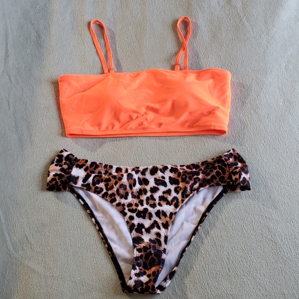 👌Never been worn two piece swimsuit